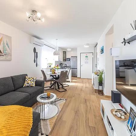 Apartment 2 Bedroom In Trogir