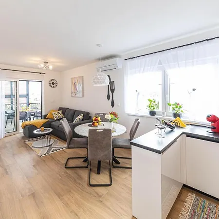 2 Bedroom In Apartment *